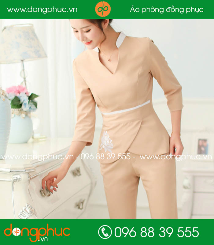 Đồng phục spa màu hồng nhạt cổ trắng